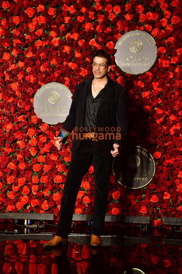 photos shah rukh khan kajol and others attend anand pandits birthday bash more 12