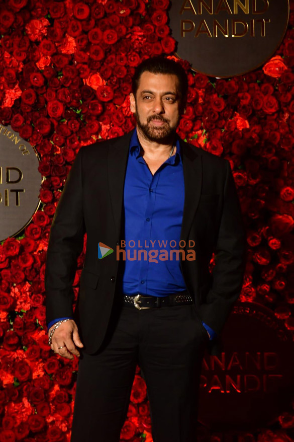photos shah rukh khan kajol and others attend anand pandits birthday bash more 3