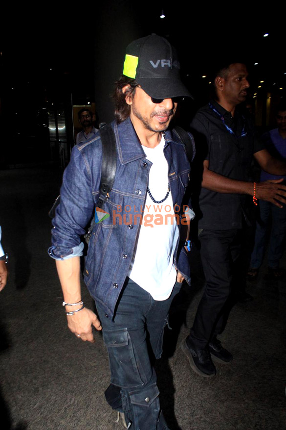 photos shah rukh khan snapped at the airport 2 5