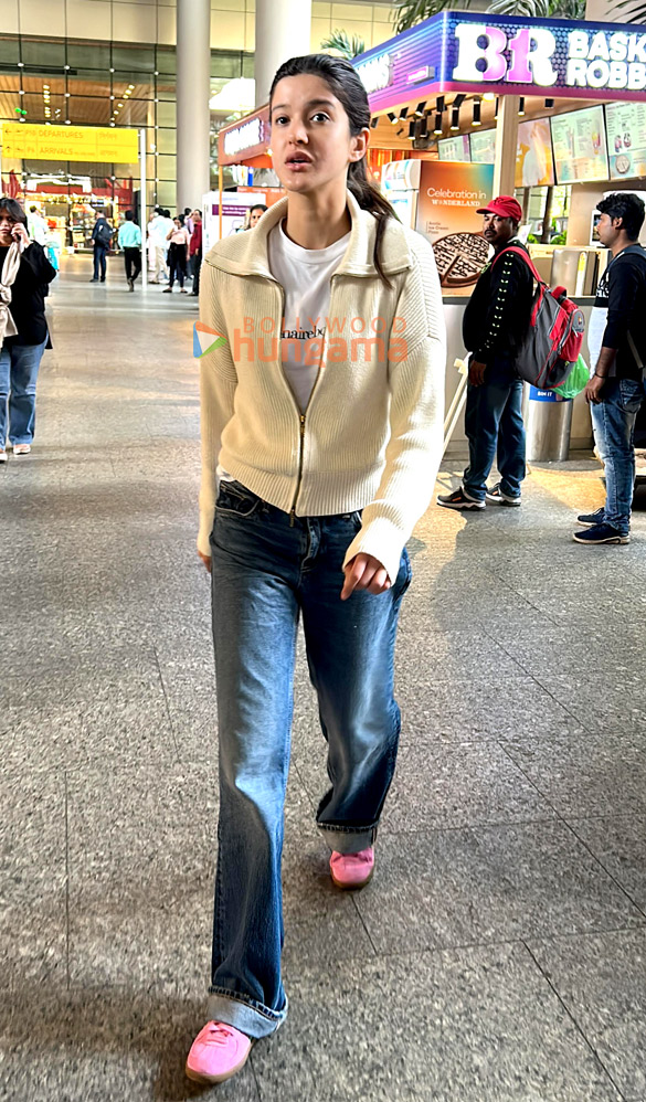 photos shanaya kapoor and jasmin bhasin snapped at the airport 3