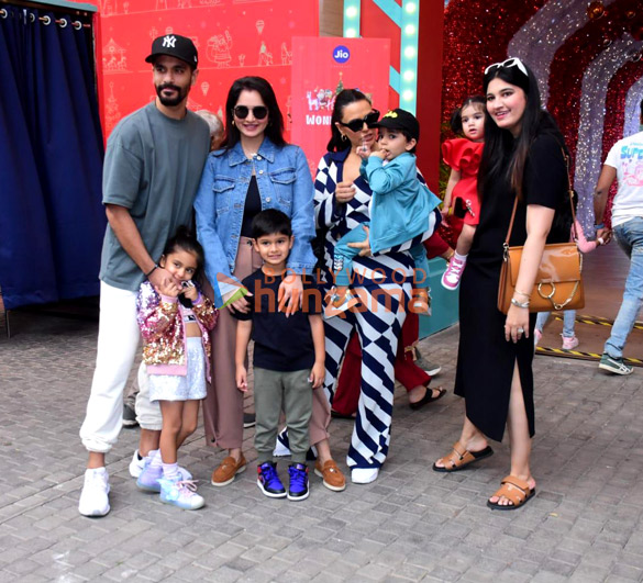 photos shriya saran fardeen khan and others attend hamley wonder land event with their kids at jio garden bkc 6
