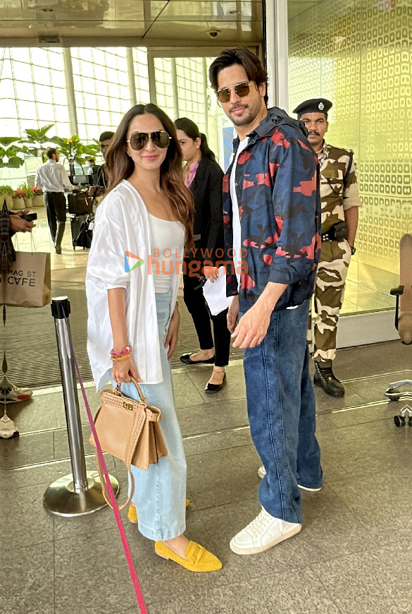 photos siddharth malhotra kiara advani and pooja hegde snapped at the airport 3