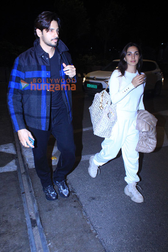 photos sidharth malhotra and kiara advani snapped at the airport 2 4