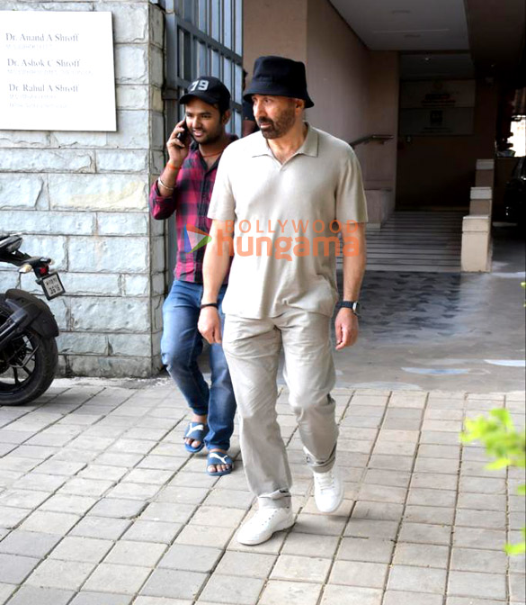 photos sunny deol and dimple kapadia spotted outside an eye clinic in bandra 3