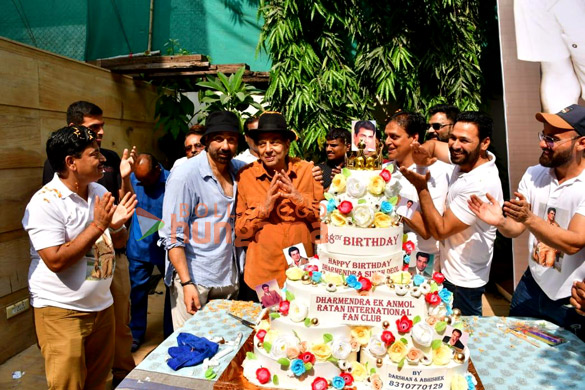 Photos: Sunny Deol Celebrates Dharmendra’s 88th Birthday At His House ...