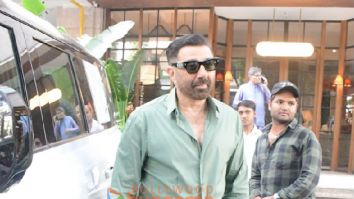 Photos: Sunny Deol snapped outside a restaurant in Bandra
