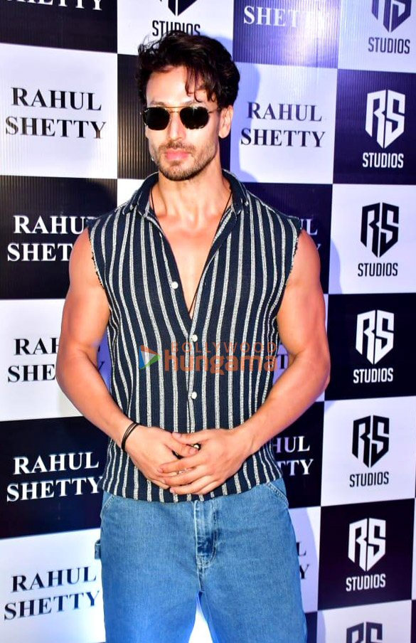 Photos Tiger Shroff, Mouni Roy and others snapped at launch of Rahul Shetty’s studio (8)
