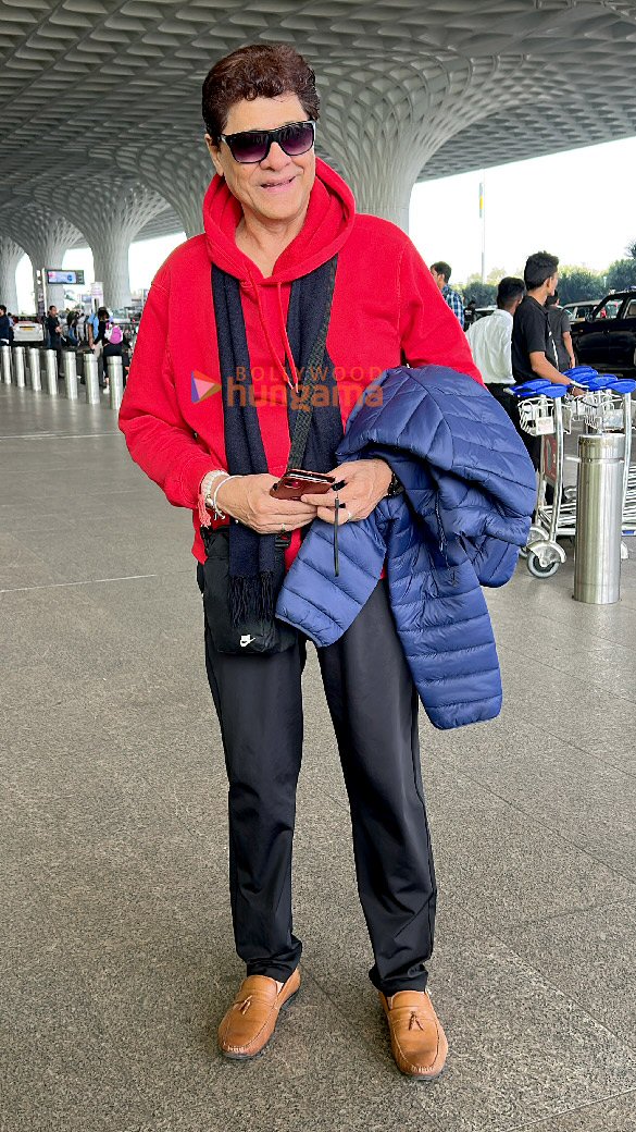 photos twinkle khanna dimple kapadia and others snapped at the airport 3