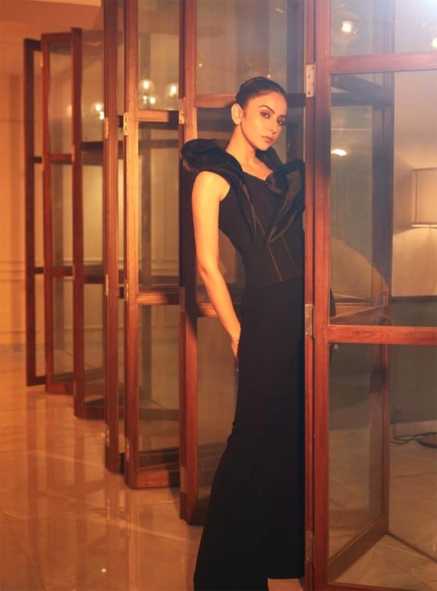 Rakul Preet Singh strikes a monochrome magic like a total pro in black corset and pants