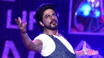 Shah Rukh Khan leaves audiences enthralled as he dances LIVE on stage on Pathaan and Jawan songs; watch