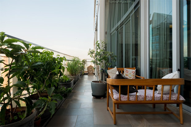 Inside Sunil Grover's charming Mumbai apartment featuring vibrant upholstery, sunlight and more; see pics 