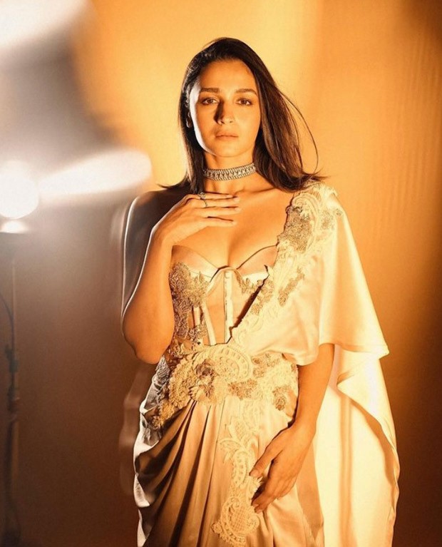 Alia Bhatt stuns in a modern custom-made saree by Anamika Khanna, epitomizing elegance at the Filmfare Awards