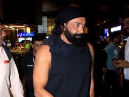 And the Lord Bobby fever continues! Bobby Deol’s airport look