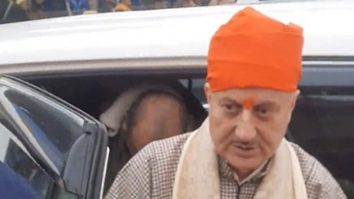 Anupam Kher seeks blessing as he arrives at Ayodhya