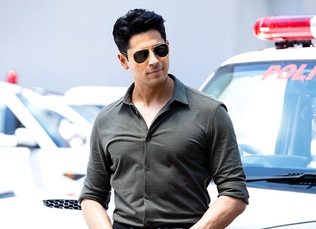 Indian Police Force actor Sidharth Malhotra turns delivery man for former Indian police officers