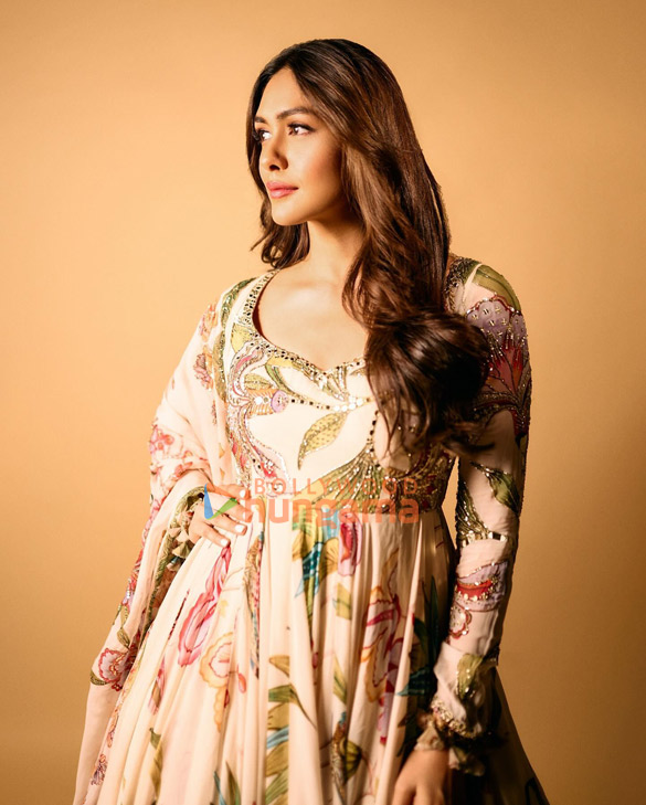 mrunal thakur 1 161