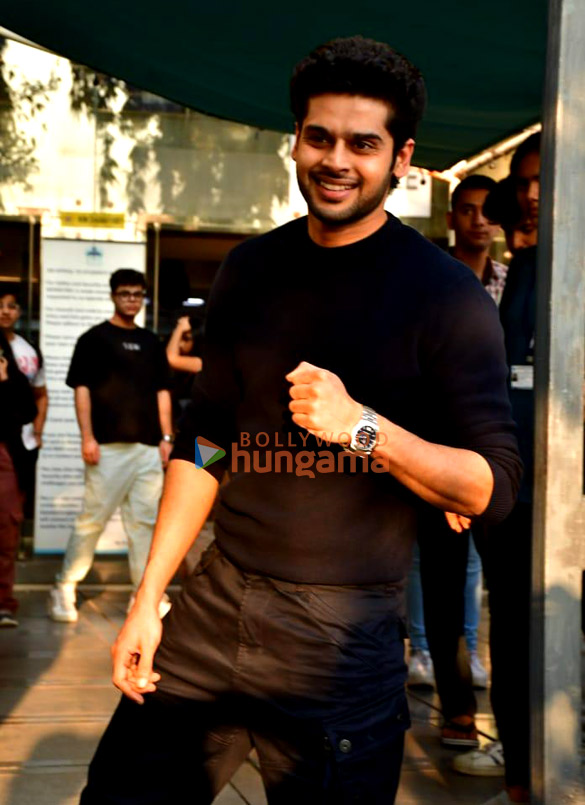 photos abhimanyu dasani snapped at mithibai college 3