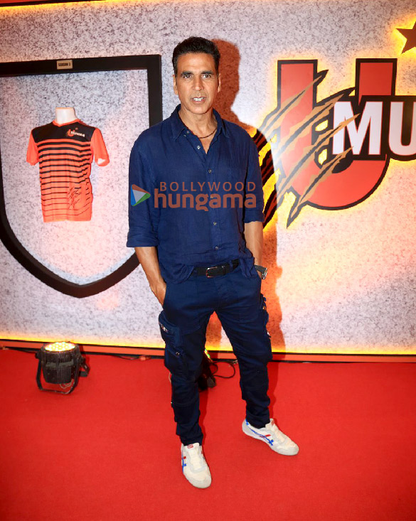 photos akshay kumar snapped attending the pro kabaddi league at nsci dome 1