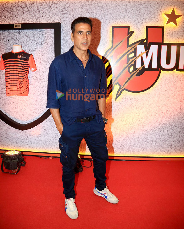 photos akshay kumar snapped attending the pro kabaddi league at nsci dome 2