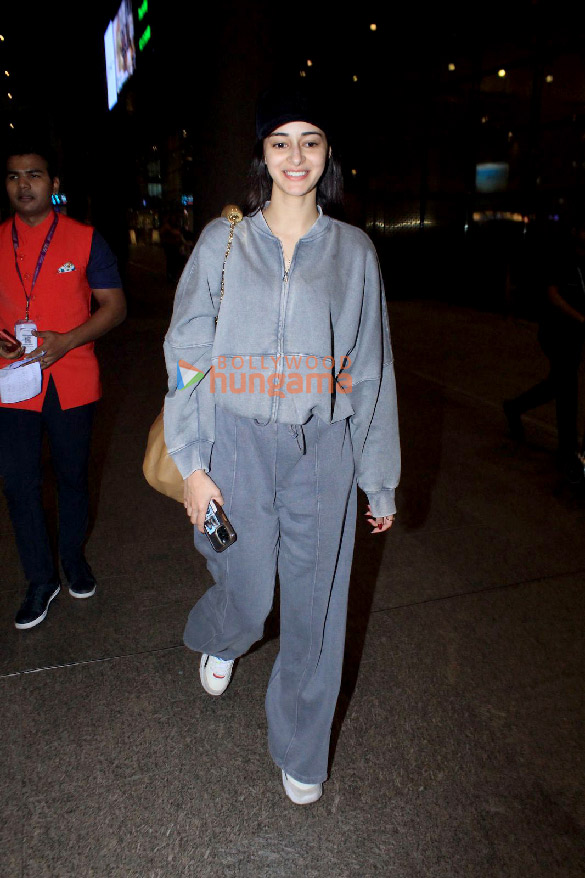photos ananya panday kriti sanon nupur sanon and others snapped at the airport 6