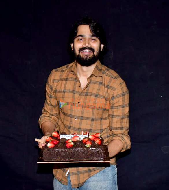 Photos: Bhuvan Bam celebrated his birthday in front of the media