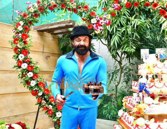 photos bobby deol celebrates his birthday with the media 4