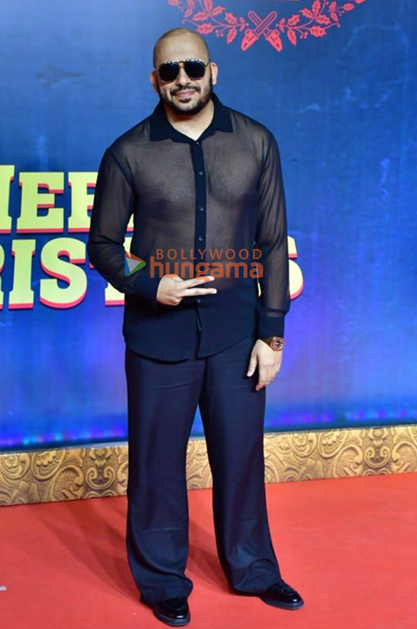 photos celebs grace the premiere of merry christmas 14