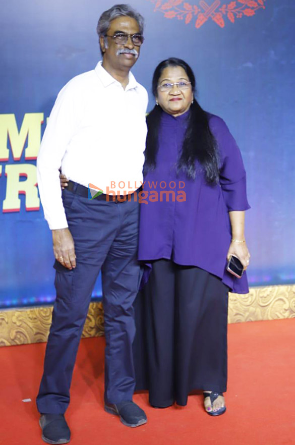 photos celebs grace the premiere of merry christmas 540 14
