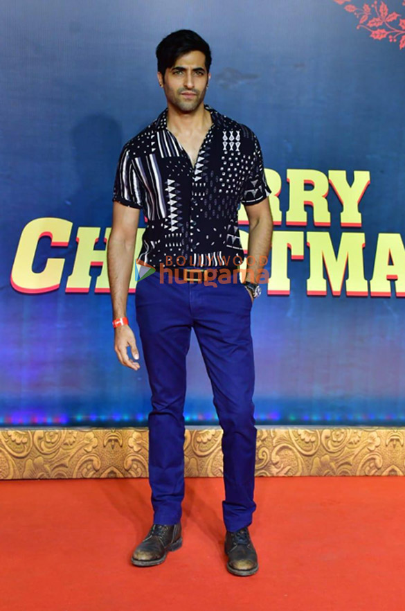 photos celebs grace the premiere of merry christmas 540 29
