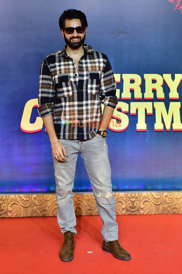 photos celebs grace the premiere of merry christmas more 12