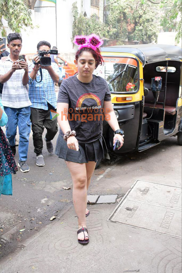 photos ira khan snapped outside a salon in khar ahead of her wedding 3