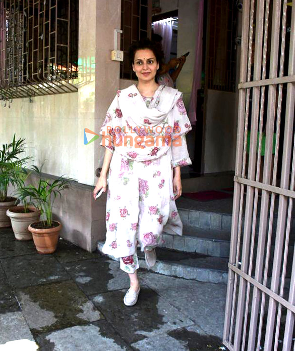 photos kangana ranaut spotted outside a dubbing studio in bandra 2