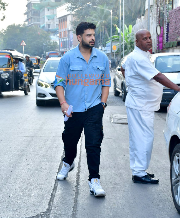 photos karan kundrra snapped in juhu 3