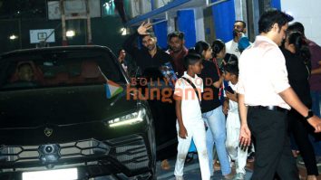 Photos: Kartik Aaryan snapped in Juhu