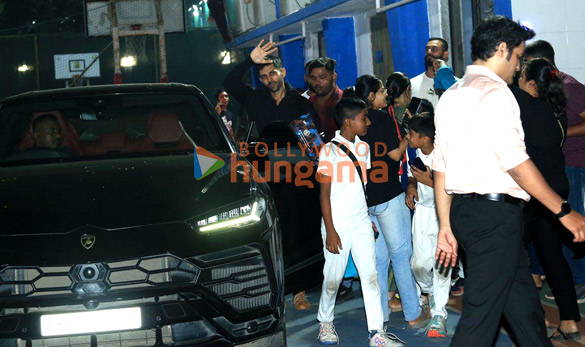 Photos: Kartik Aaryan snapped in Juhu