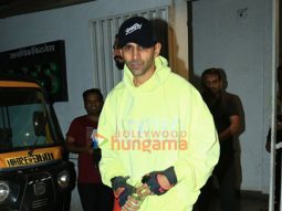 Photos: Kartik Aaryan snapped outside the gym in Juhu