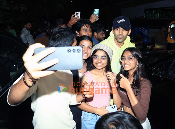 photos kartik aaryan snapped outside the gym in juhu 3 3