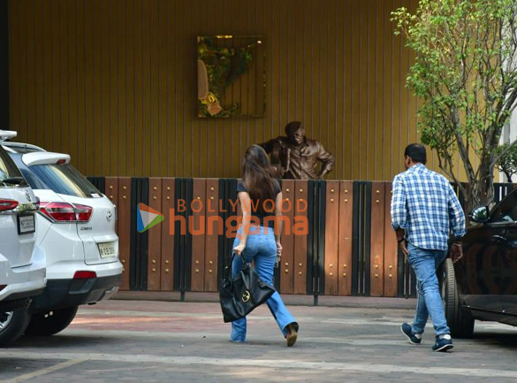 photos kiara advani snapped at yrf office in andheri 2