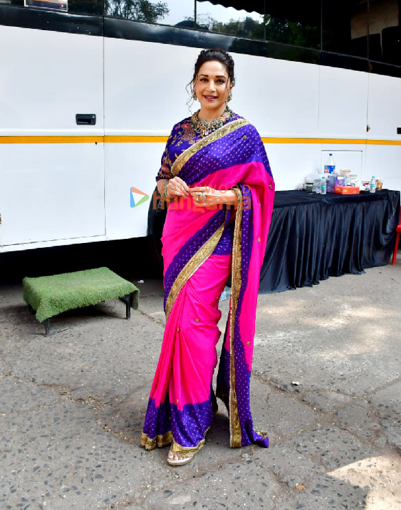 photos madhuri dixit and suniel shetty snapped on the sets of dance deewane 1