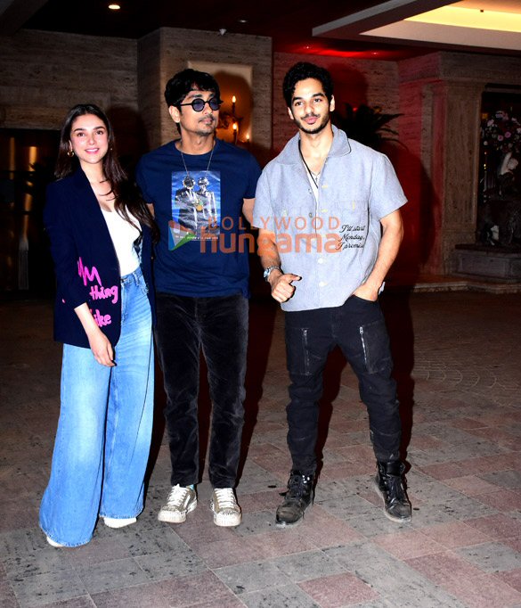 photos malaika arora sonam kapoor ahuja anand ahuja and others snapped at a party hosted for jonas brothers in mumbai 7