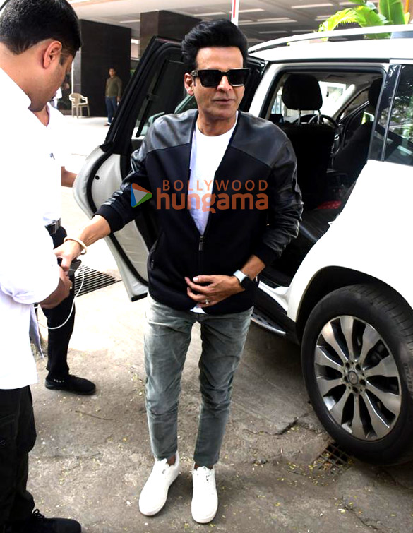 photos manoj bajpayee snapped outside gigi restaurant in bandra 4