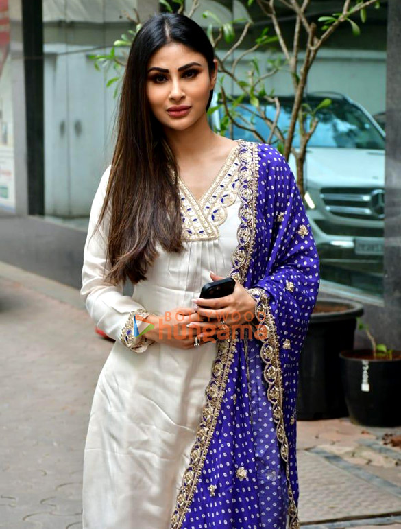 photos mouni roy snapped in bandra 2 5