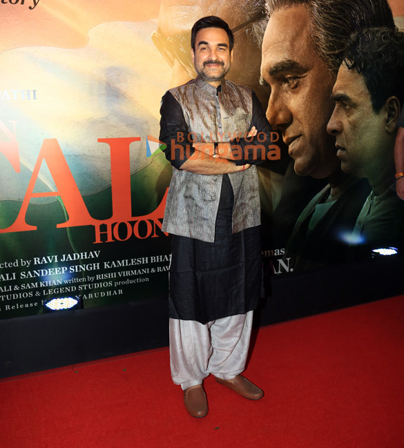 photos pankaj tripathi dhvani bhanushali nawazuddin siddiqui and others grace the special screening of main atal hoon 12