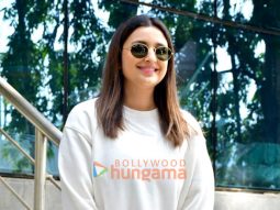Photos: Parineeti Chopra snapped in Andheri