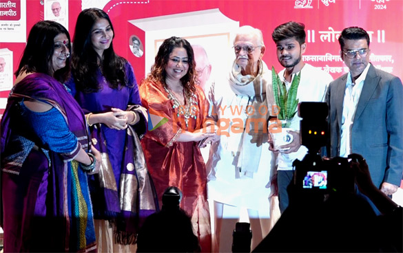 photos prasoon joshi subhash ghai and hema malini among others snapped at the launch of gulzars biography 6