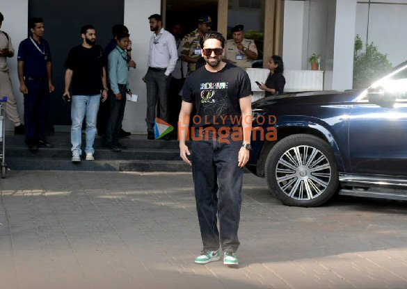 photos ranbir kapoor sara ali khan ayushmann khurrana and karan johar snapped at kalina airport 6
