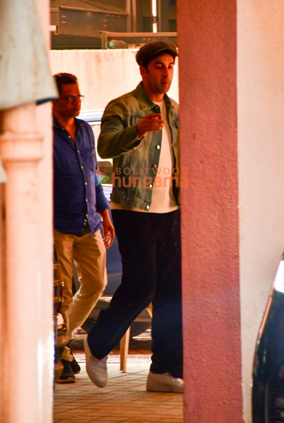 photos ranbir kapoor snapped at sanjay leela bhansalis office in juhu 2