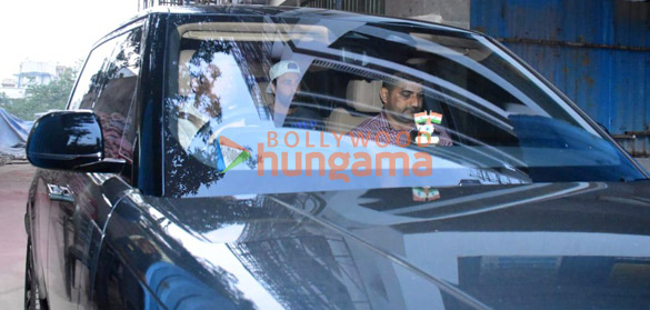 Photos: Ranbir Kapoor snapped at the construction site of his new house Photos: Ranbir Kapoor snapped at the construction site of his new house