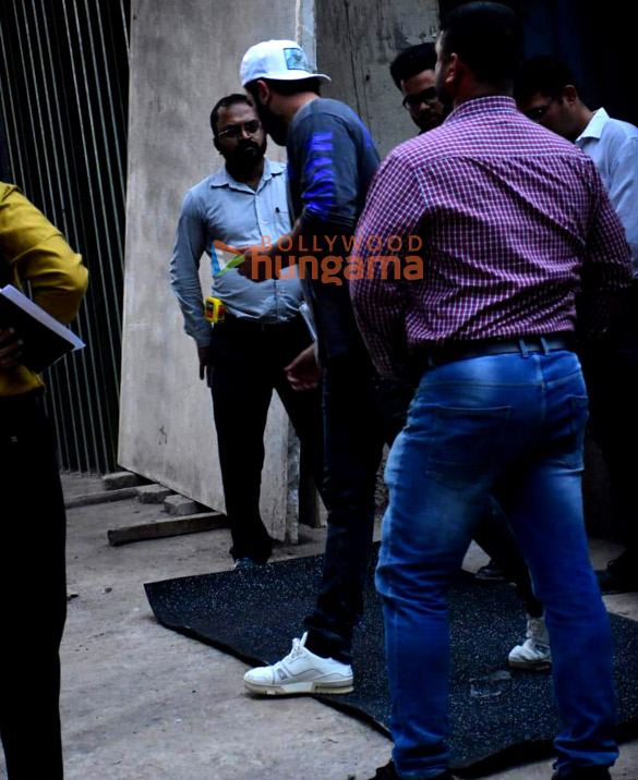 photos ranbir kapoor snapped at the construction site of his new house 3
