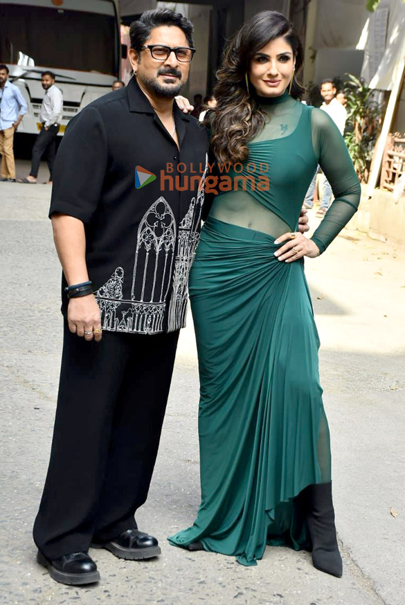 Photos: Raveena Tandon and Arshad Warsi snapped on the sets of Jhalak Dikhhla Jaa Photos: Raveena Tandon and Arshad Warsi snapped on the sets of Jhalak Dikhhla Jaa